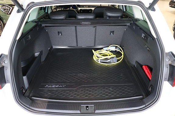Volkswagen Passat 7 of 30