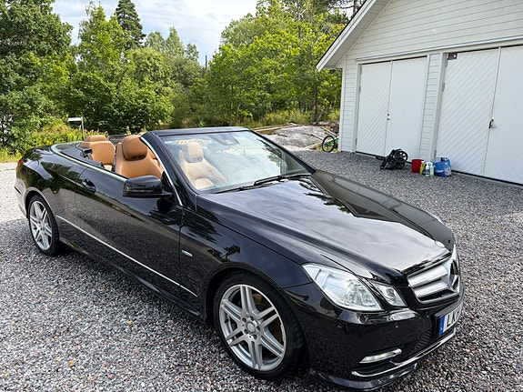 Mercedes-Benz E250 4 of 8
