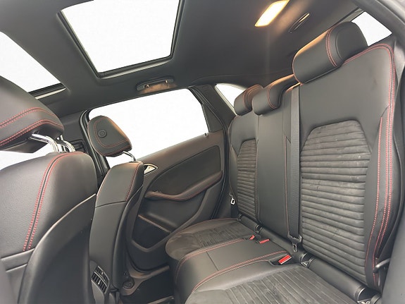 Mercedes-Benz B200 d 30 of 30