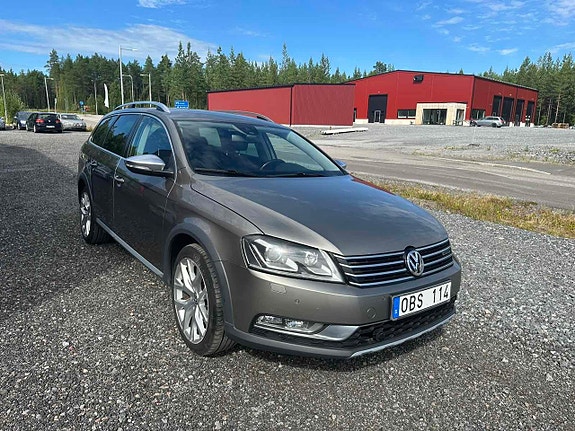 Volkswagen Passat Alltrack 2 of 7