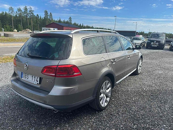 Volkswagen Passat Alltrack 3 of 7