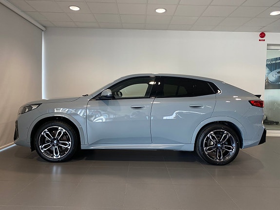 BMW iX2 2 of 17
