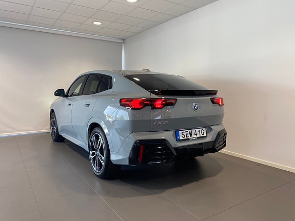 BMW iX2 15 of 17