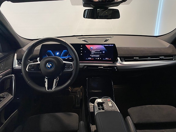 BMW iX2 3 of 17