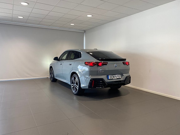 BMW iX2 16 of 17