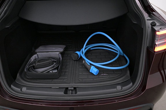 Tesla Model Y 24 of 27