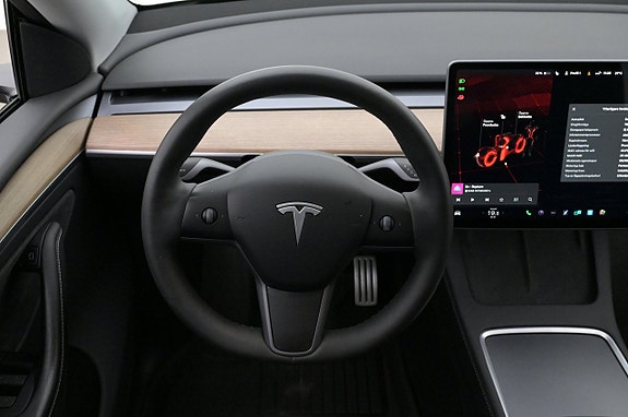 Tesla Model Y 7 of 27