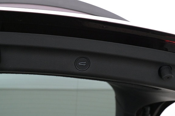 Tesla Model Y 23 of 27
