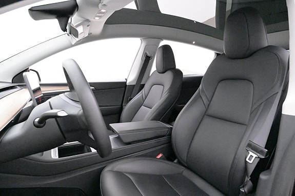 Tesla Model Y 8 of 27