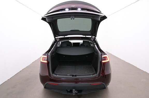 Tesla Model Y 22 of 27