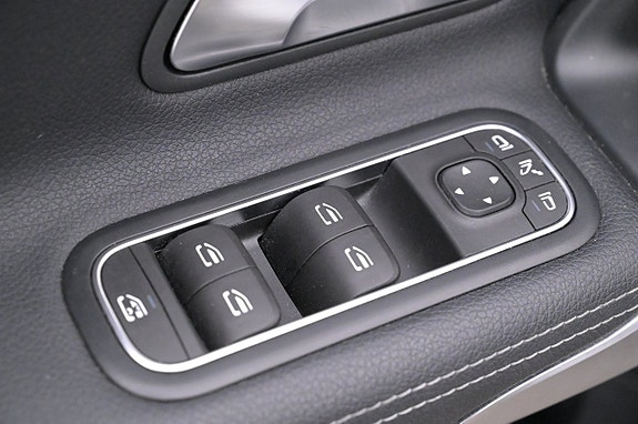 Mercedes-Benz A250 e 12 of 27