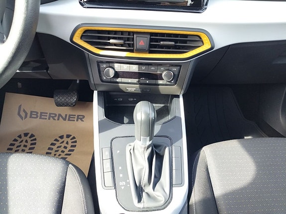 Seat Arona 11 of 15