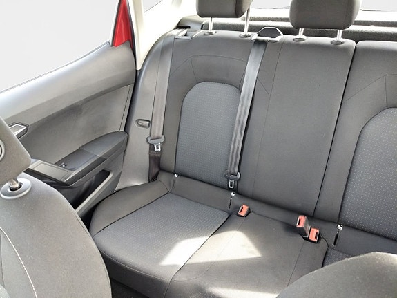 Seat Arona 13 of 15