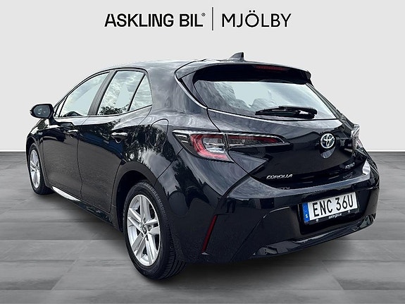 Toyota Corolla 2 of 12