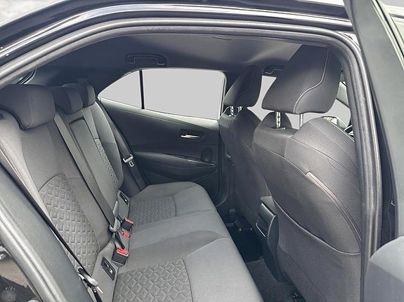 Toyota Corolla 7 of 12