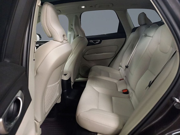 Volvo XC60 8 of 15