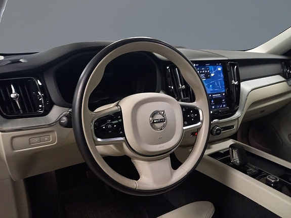 Volvo XC60 5 of 15