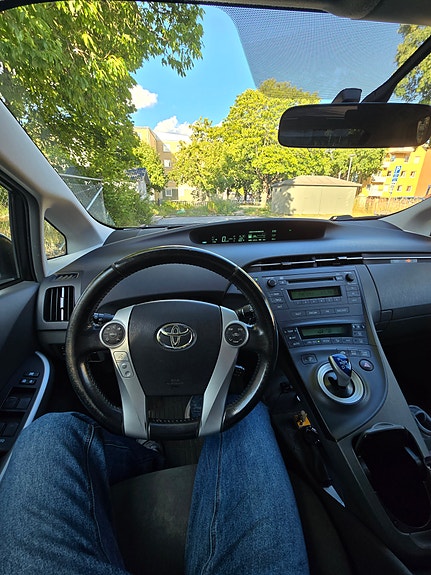 Toyota Prius 7 of 12