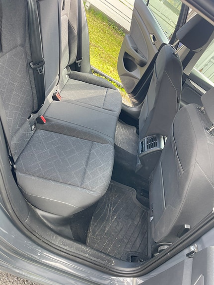 Volkswagen Golf VIII 10 of 12