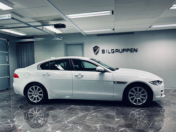 Jaguar XE 3 of 27