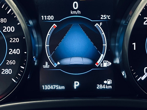 Jaguar XE 17 of 27