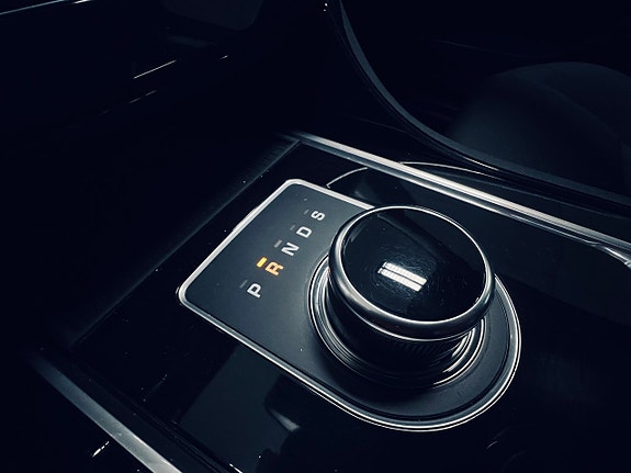 Jaguar XE 15 of 27