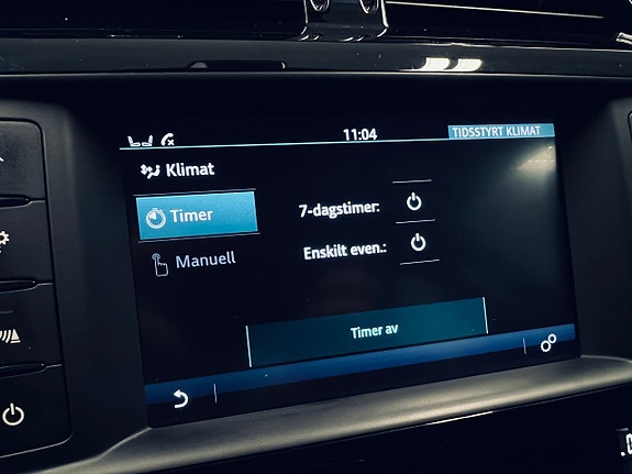 Jaguar XE 19 of 27