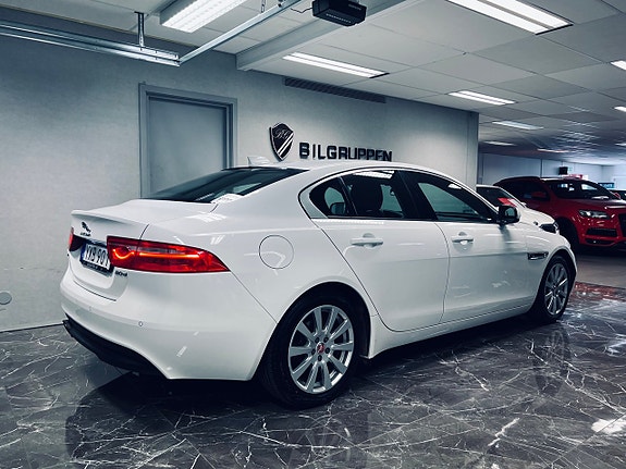 Jaguar XE 4 of 27