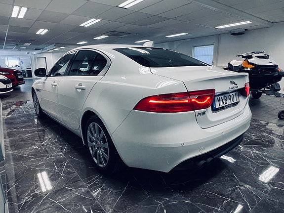 Jaguar XE 6 of 27