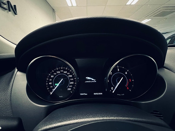 Jaguar XE 16 of 27