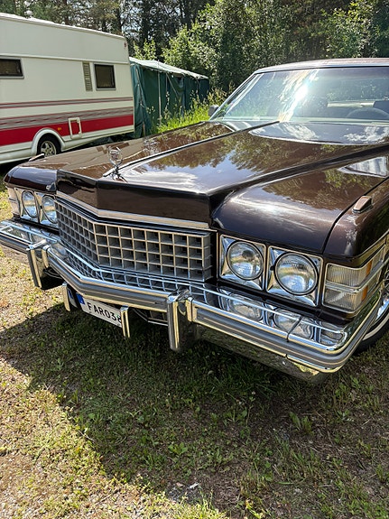 Cadillac Coupé DeVille 4 of 10