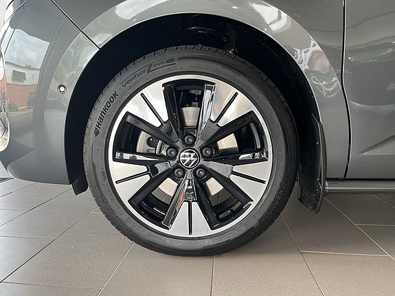 Volkswagen Multivan 7 of 10