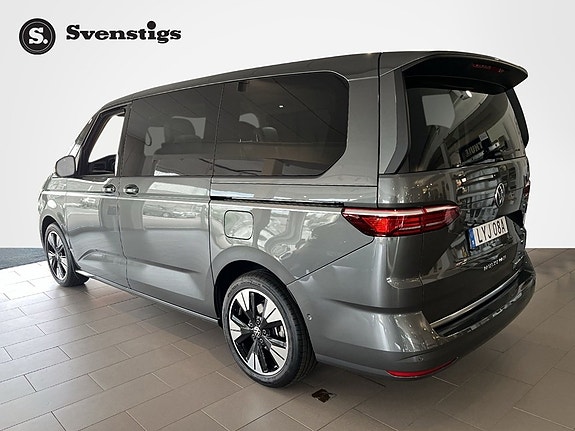 Volkswagen Multivan 2 of 10