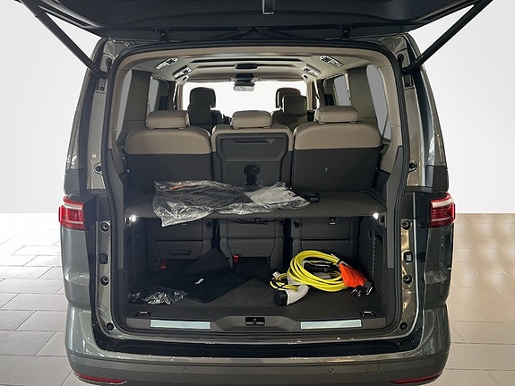 Volkswagen Multivan 8 of 10