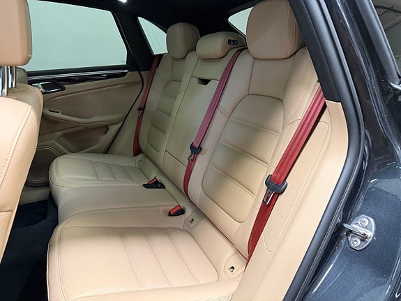 Porsche Macan S 13 of 13
