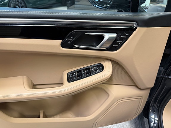 Porsche Macan S 5 of 13