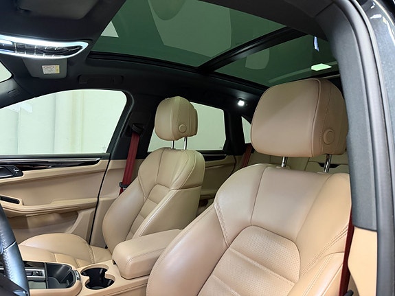 Porsche Macan S 8 of 13