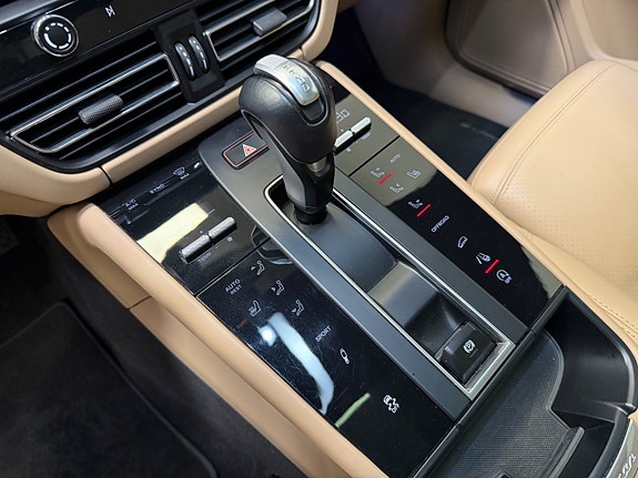 Porsche Macan S 10 of 13