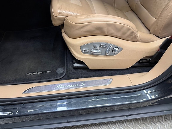 Porsche Macan S 9 of 13