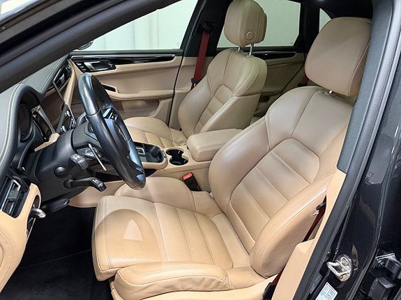 Porsche Macan S 6 of 13