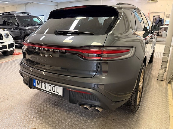Porsche Macan S 4 of 13