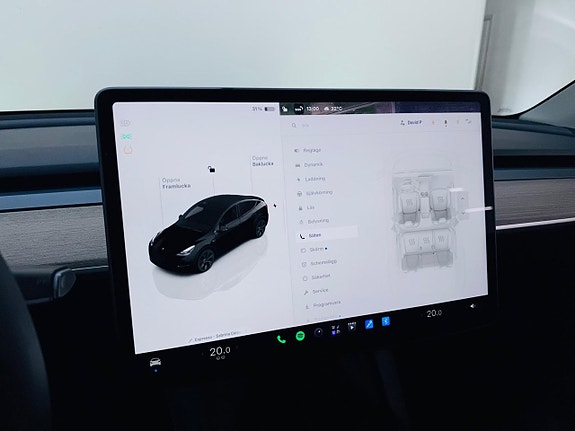 Tesla Model Y 18 of 24