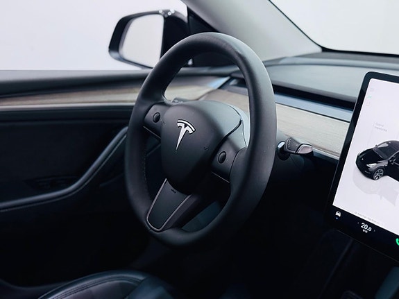 Tesla Model Y 4 of 24