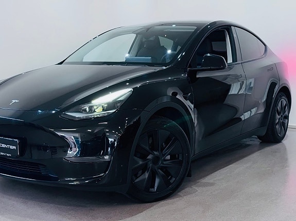 Tesla Model Y 3 of 24