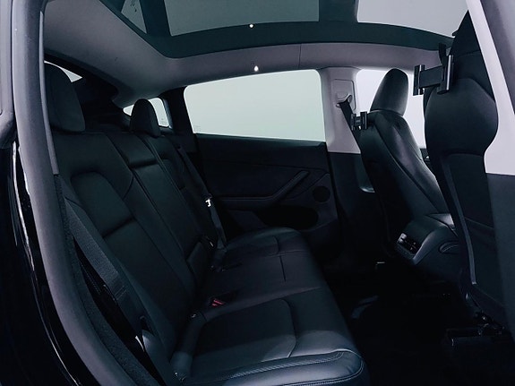 Tesla Model Y 8 of 24