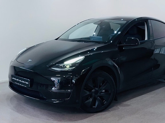 Tesla Model Y 2 of 24