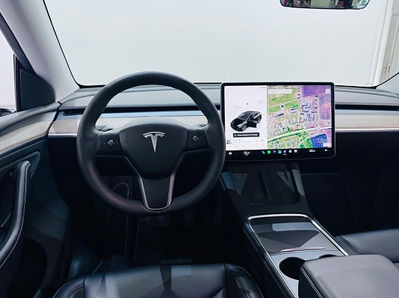 Tesla Model Y 22 of 24