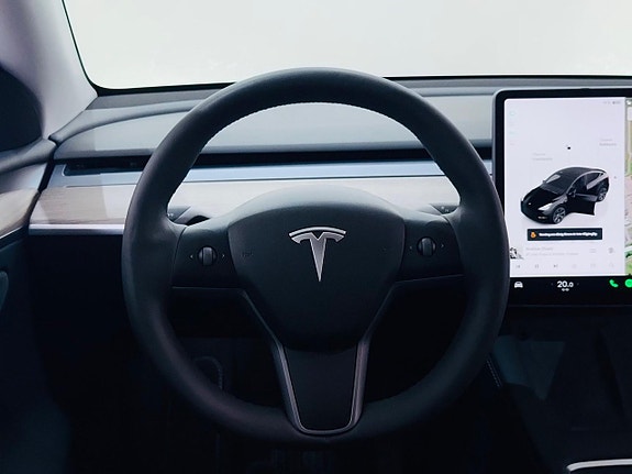 Tesla Model Y 21 of 24
