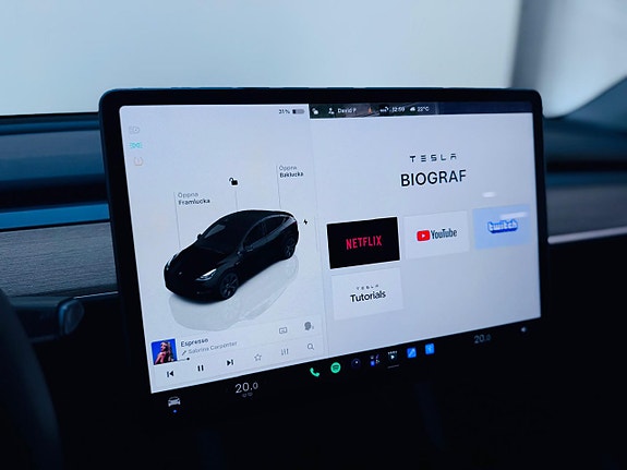 Tesla Model Y 14 of 24