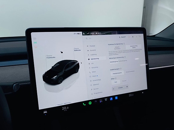 Tesla Model Y 17 of 24